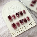 Uñas postizas degradadas rojo oscuro con rosas 3D, mariposas y perlas blancas - XS (Extra Pequeño) / 632 Ataúd Corto