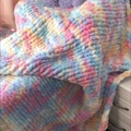 Handgefertigte grob gestrickte Chenille-Decke in sanften Rosa-, Blau-, Gelb- und Weißtönen - 25*100cm / Marshmallow