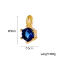 Detail van blauwe zirkoon hanger met goudstalen basis en hoogte van 0,9 cm - September (Saffier)