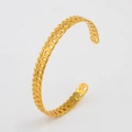 Macro view of C-shaped 18K gold-plated open cuff with hollow chain and bead texture - Gold CK524-GD (Beaded Hollow)