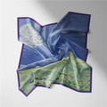 Détail macro du foulard carré en soie imprimé Champ de blé de Van Gogh avec bord violet - 53cm / Champ de blé avec cyprès Bleu Vert - Van Gogh