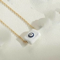 Collana a catena dorata con pendente rettangolare bianco malocchio e dettaglio blu - Bianco