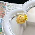 Primer plano de pinza de pelo amarilla con forma de queso y cara sonriente - Pinza de pelo de queso sonriente / Queso Amarillo Sonriente