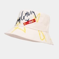 Dettaglio cappello pescatore in tela con ricamo Pac-Man rosso e stampa graffiti trendy - M (56-58cm) / Beige