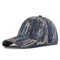 Gorra de béisbol vaquera azul oscuro con rayas verticales de lentejuelas doradas sobre blanco - Lentejuelas de Mezclilla Azul Medio