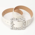 Cintura in pelle bianca con grande fibbia quadrata decorata con strass chiari - Bianco