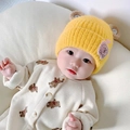 Gelbe Baby-Strickmütze mit Bärenohren und weißer Waffel-Strampler mit braunem Bärendruck - Gelb - Plüschohren