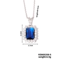 Dettaglio del pendente con zaffiro blu con dimensioni 2,2cm x 1,7cm e un peso totale di 6,9g - Stile Ciondolo Rettangolare Blu Profondo (KSN00208-5)
