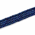 Nahaufnahme blauer Geoden-Achat-Perlen mit natürlichen Steinstrukturen und Details - 5x8mm (39 Stück) / Galvanisiertes Blau