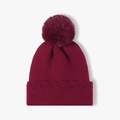 Bonnet d'hiver en maille bordeaux avec un grand pompon assorti et un design côtelé - Taille unique / Bordeaux