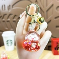 Rode Daruma sleutelhanger met glittervloeistof en goudkleurige bel in helder hars - Fleskalebas / Rood
