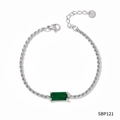 Bracciale in argento a catena intrecciata con incastonata una gemma verde rettangolare - Stile Pietra Verde Argentata (SBP121)