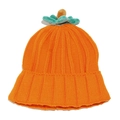 Cappello di zucca lavorato a maglia in arancione brillante con foglia verde e gambo - M (56-58cm) / Arancione