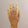 Dettaglio del bracciale gotico dorato in filigrana con anelli ad armatura per dita - Oro Antico (2265)