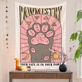 Detalle de un tapiz de Pawmistry colgado sobre una mesa de consola de madera en una habitación - 73*95CM (Felpa Corta) / Beige Pata de Gato Quiromancia QY616-6