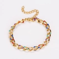 Dettaglio macro del bracciale a catena dorata con maglie in smalto multicolore e chiusura a moschettone - Stile a Catena Ritorta Sottile (Piccolo Multicolore)