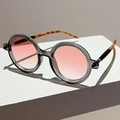 Lunettes de soleil rondes rétro avec monture grise et verres dégradés roses - Monture Gris Transparent Verres Dégradés Roses Branche Léopard