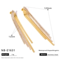 Vista dettagliata degli orecchini a cuore dorato da 120 mm con dimensioni e acciaio inossidabile - Stile Nappa Lunga con Strass (NB-E1631)