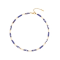 Collana artigianale con pietre marmorizzate blu, perle bianche e oro - Stile Perle Cilindriche Blu (1#)