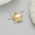 Macro shot of 14K gold-plated cake pendant with size 16.3x13.55mm and clear gems - Cupcake (h-12708)