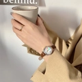 Reloj de mujer con correa de cuero marrón, caja dorada con diamantes y esfera de arcoíris - Marrón