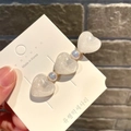 Macaron heart hair clip with white glitter hearts and iridescent beads for women - Ice Heart with Pearls / White