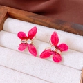 Primer plano detallado de pendientes de mariposa rosa vintage con detalles de circón - Forma Mariposa-Pin de Plata-Dorado / Rosa