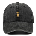Détail de la broderie de chien Labrador sur une casquette en coton gris délavé - Noir