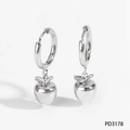 Créoles en acier inoxydable argenté avec pendentifs pommes rouges en 3D - Boucles d'Oreilles Pomme Argentées (PD3178)