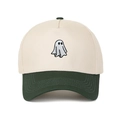Detail der 5-Panel Trucker-Cap mit Geisterstickerei und kontrastierendem grünem Schirm - Verstellbar / Armeegrün