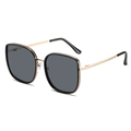 Gafas de sol cuadradas de gran tamaño con montura negra y patillas de metal dorado - Montura Negra Lente Gris