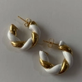 Minimalist gold-plated twisted C-shape earrings with white enamel inlay for women - White/Gold