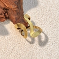 Minimalistischer goldener Edelstahlring in Wellenform mit gebürsteter Textur - Gold