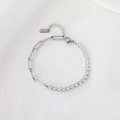 Elegante pulsera de plata con cadena de clip y circonitas para mujer diseño - Plateado