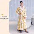 Accappatoio giallo unisex in pile con motivi floreali e colletto di peluche - M / Stile Uomo / Giallo Limone