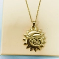 Collana in acciaio inossidabile placcato oro 18K con ciondolo sole e luna - Collana Sole Luna Viso Oro (C-034)