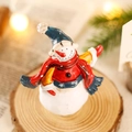 Miniatuur kerstsneeuwpop met blauwe sterrenmuts en rode stippensjaal voor decoratie - Nr. 3 Sneeuwpop (Blauwe hoed rode sjaal)