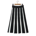 Stijlvolle zwart-wit gestreepte plissé midi-rok voor dames met een hoge taille ontwerp - S / Zwart-witte Strepen