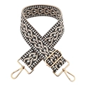 Détail d'une sangle jacquard de 5cm avec motif géométrique noir et blanc et métal doré - Gris clair