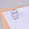 Minimalistischer, unregelmäßig gedrehter Doppelring aus silberfarbenem Titanstahl - Einstellbar Offen / Silber