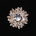 Spilla fiore dorata con grande cristallo rotondo e pietre marquise su velluto - MM-BR-1831 / Oro