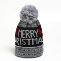 Detail einer schwarzen Strickmütze mit Merry Christmas Schriftzug und roten Rentieren - Dunkelgrau