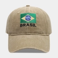 Ricamo dettagliato della bandiera del Brasile e scritta Brasil su cappellino in cotone kaki - Regolabile / Cachi
