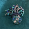 Broche de pulpo azul artístico con cristales vintage sobre base de aleación de bronce - Azul