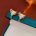 Orecchini vintage placcati oro con cristalli triangolari bianchi e quadrati rossi - Perno in Argento 925/Rame/Zircone Bianco / Bianco (Placcato Oro)