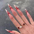 Lange Stiletto-Kunstnägel in Nude mit realistischen roten Blutstropfen-Akzenten - Roter Blutstropfen-Stil - Kleber-Typ (CJCY-276)