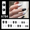 Unghie finte eleganti con motivo marmorizzato bianco e nero e forma ovale naturale - Stile Marmo Opaco Nero e Bianco (A784)