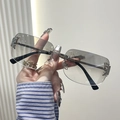Occhiali da sole a farfalla senza montatura Y2K con lenti grigie sfumate e strass argento - Montatura Argento Lente Argento Sfumato