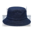 Dettaglio della tesa del cappello a secchiello in denim blu scuro con cuciture rinforzate - Taglia unica / Blu scuro