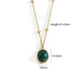 Détail du pendentif en pierre naturelle verte avec chaîne en or 14K de 41+5cm et dimensions - Pendentif Jade Africain Ovale Bordure Engrenage